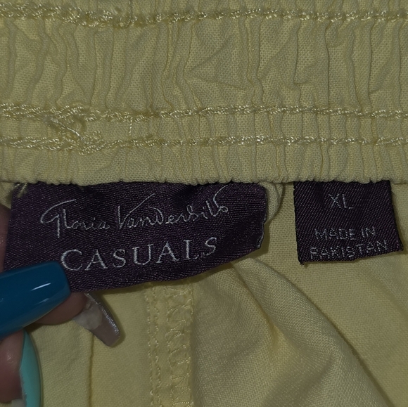 Gloria Vanderbilt Capris Size XL - Picture 3 of 5